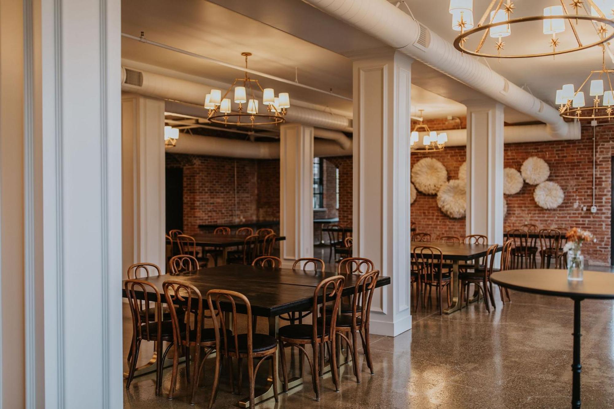 Hatchery Hotel & Event Center La Crosse Extérieur photo