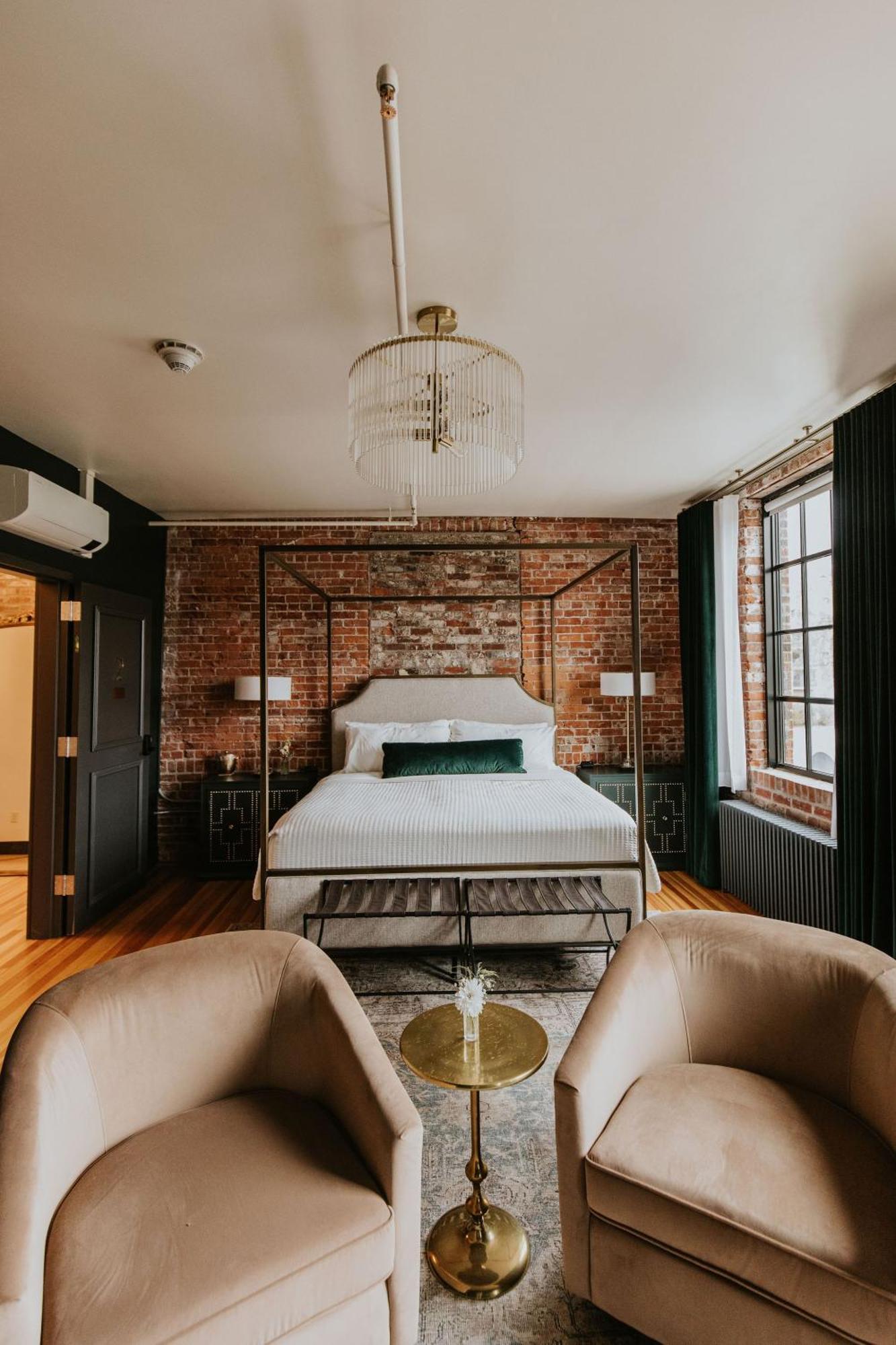 Hatchery Hotel & Event Center La Crosse Extérieur photo